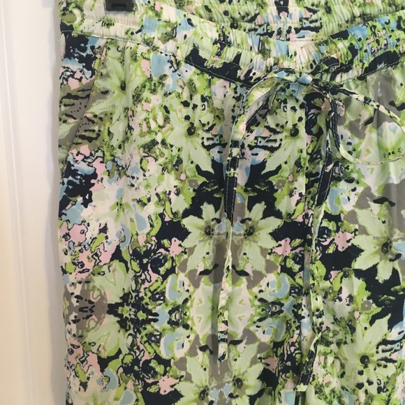 Vero Moda Pants with Floral Print - Picture 3 of 3